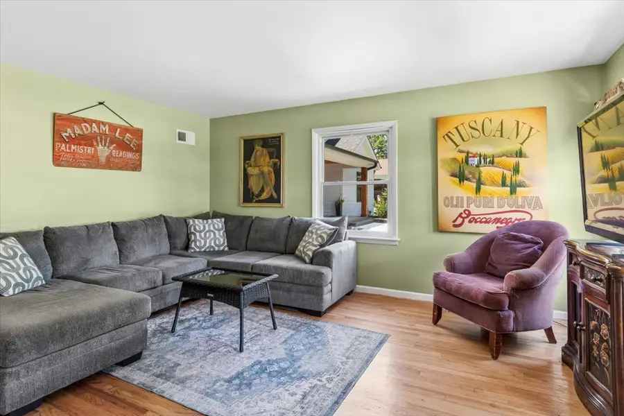 4532 Sherwood Avenue, Downers Grove, IL 60515 - #2