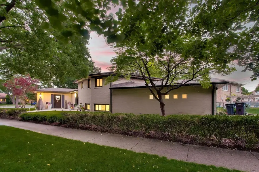 8864 E Prairie Road, Skokie, IL 60076 - #2