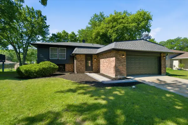 34 Berkshire Drive, Wheeling, IL 60090