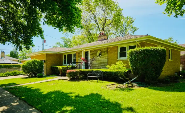4555 Cleveland Street, Skokie, IL 60076