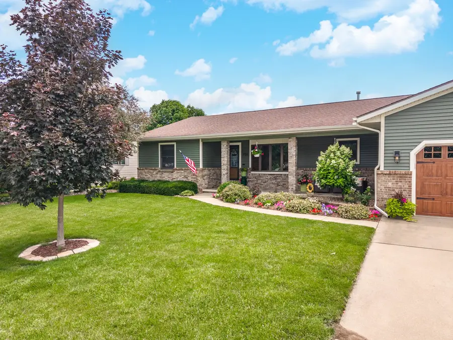708 N Cherokee Lane, Pontiac, IL 61764 - #2