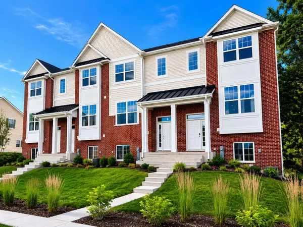 186 N East River Road, Des Plaines, IL 60016