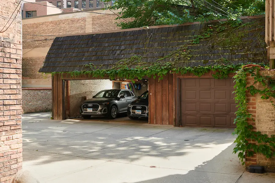 635 W Sheridan Road #1, Chicago, IL 60613 - #2