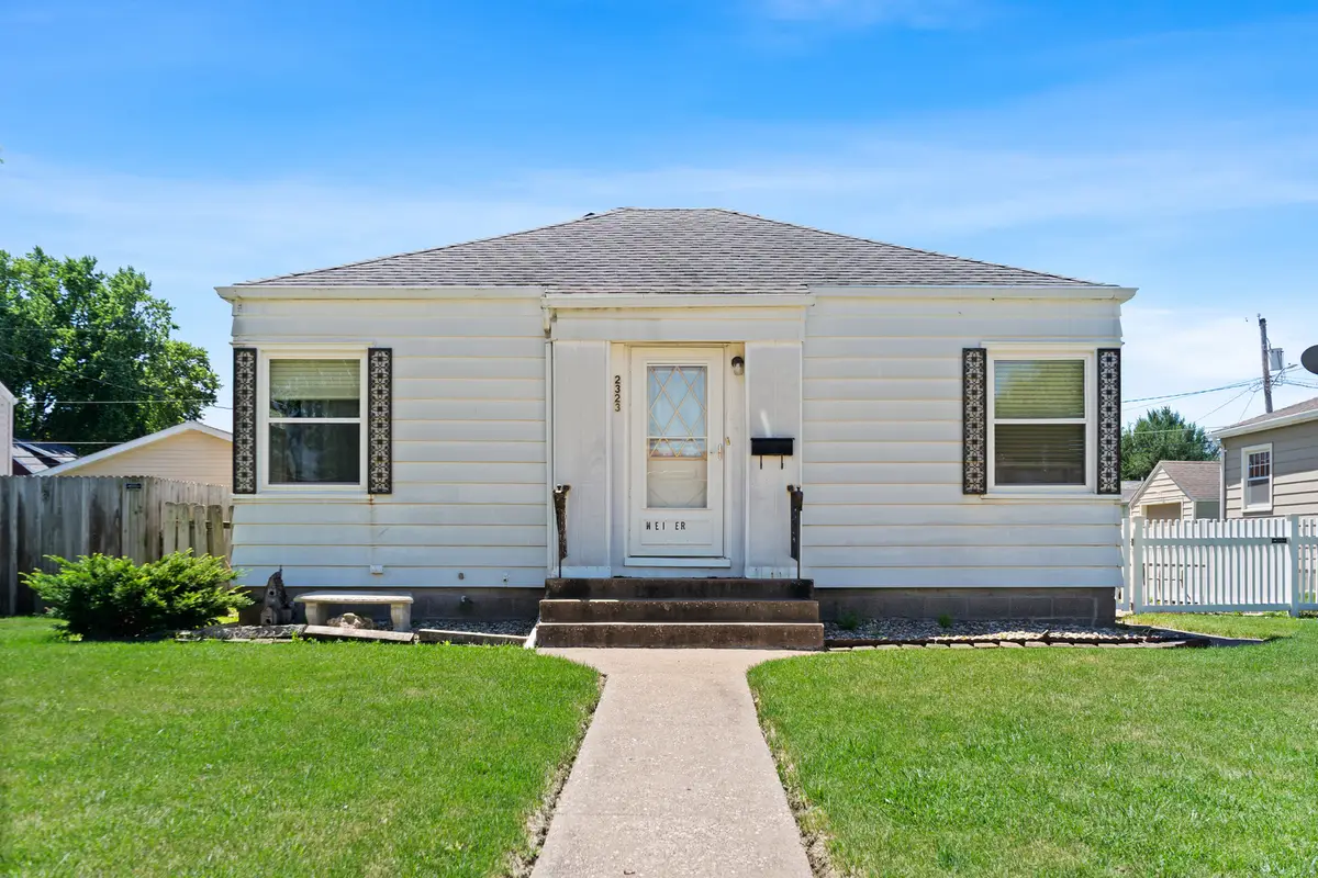 2323 W Lombard Street, Davenport, IA 52804 - #1