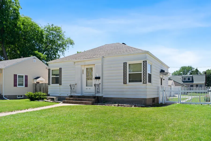 2323 W Lombard Street, Davenport, IA 52804 - #2