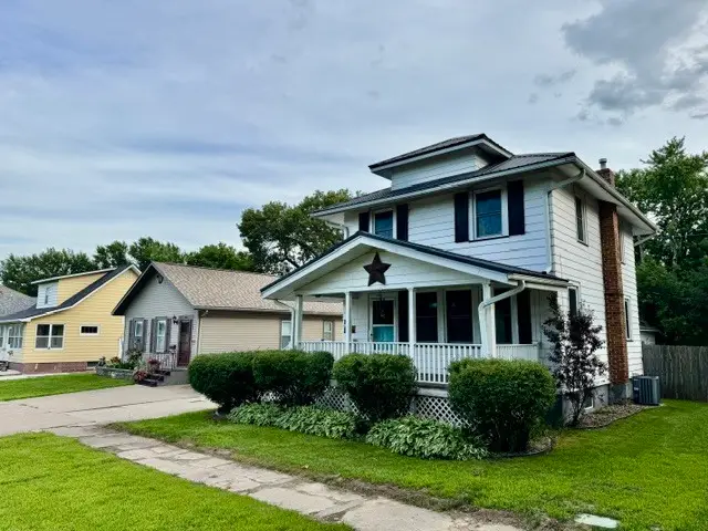 367 19th Place, Clinton, IA 52732 - #2