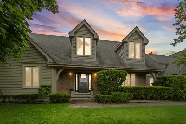 16 Old Barn Road, Hawthorn Woods, IL 60047