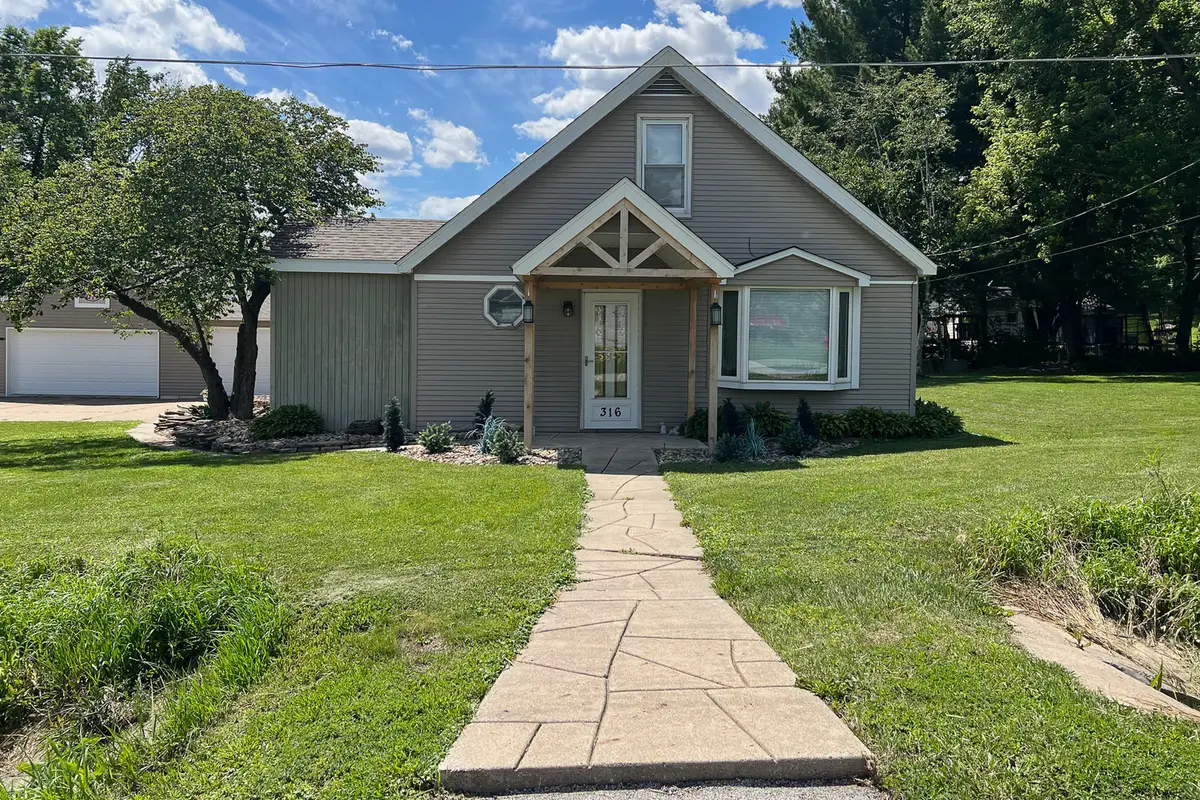 316 Elm Street, Buffalo, IA 52728 - #1