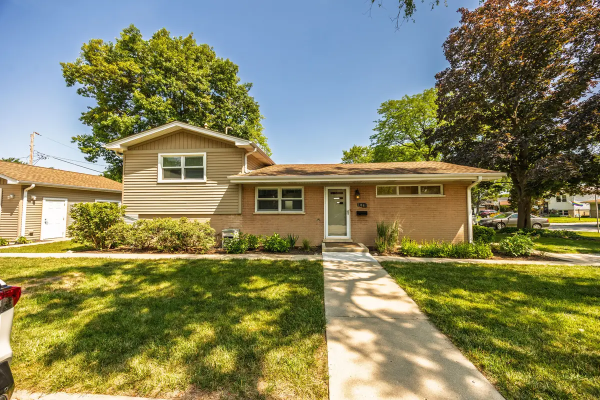 106 W Cedar Street, Arlington Heights, IL 60005 - #1