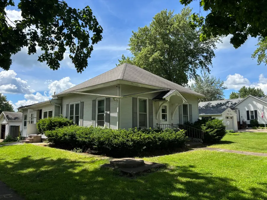 302 N Pine Street, Wenona, IL 61377 - #2