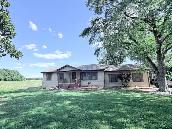 1095 E Base Line Road, Centralia, IL 62801