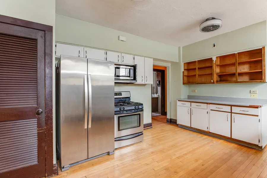 7047 N 26th Parkway, Berwyn, IL 60402 - #3