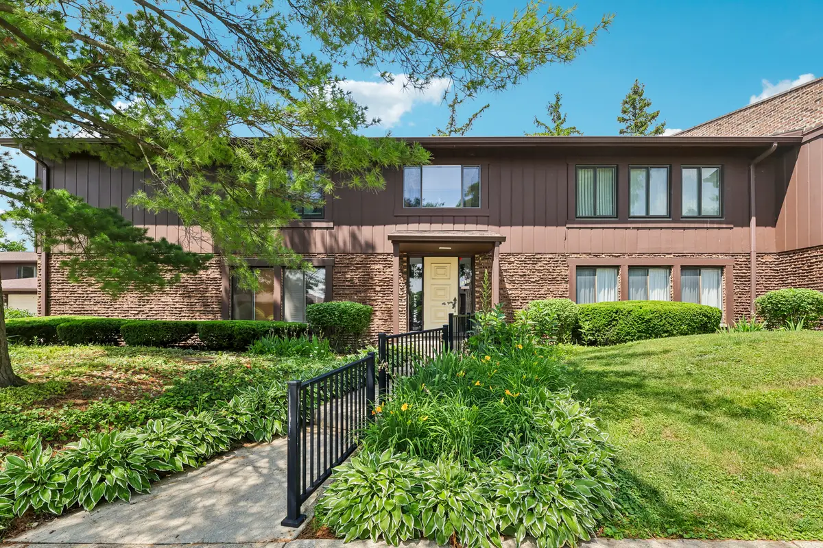 1320 Cass Lane W #201, Westmont, IL 60559 - #1
