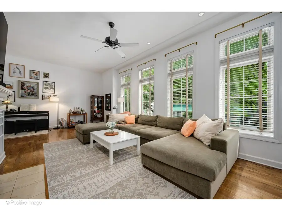 344 W Huron Street, Chicago, IL 60654 - #2