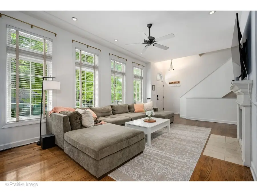 344 W Huron Street, Chicago, IL 60654 - #3