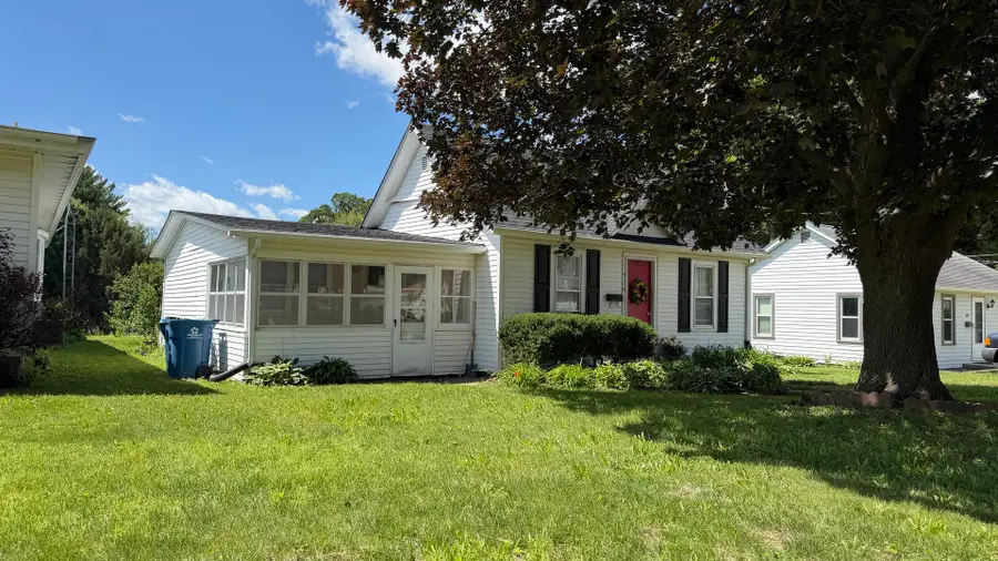 411 E North Street, Morrison, IL 61270 - #2