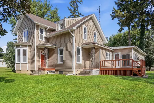 215 W Lincoln Highway, Franklin Grove, IL 61031