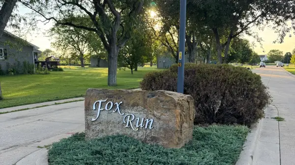 105 Fox Run Court, Leroy, IL 61752