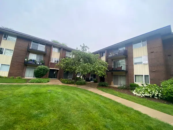 5S100 Pebblewood Lane #D10, Naperville, IL 60563