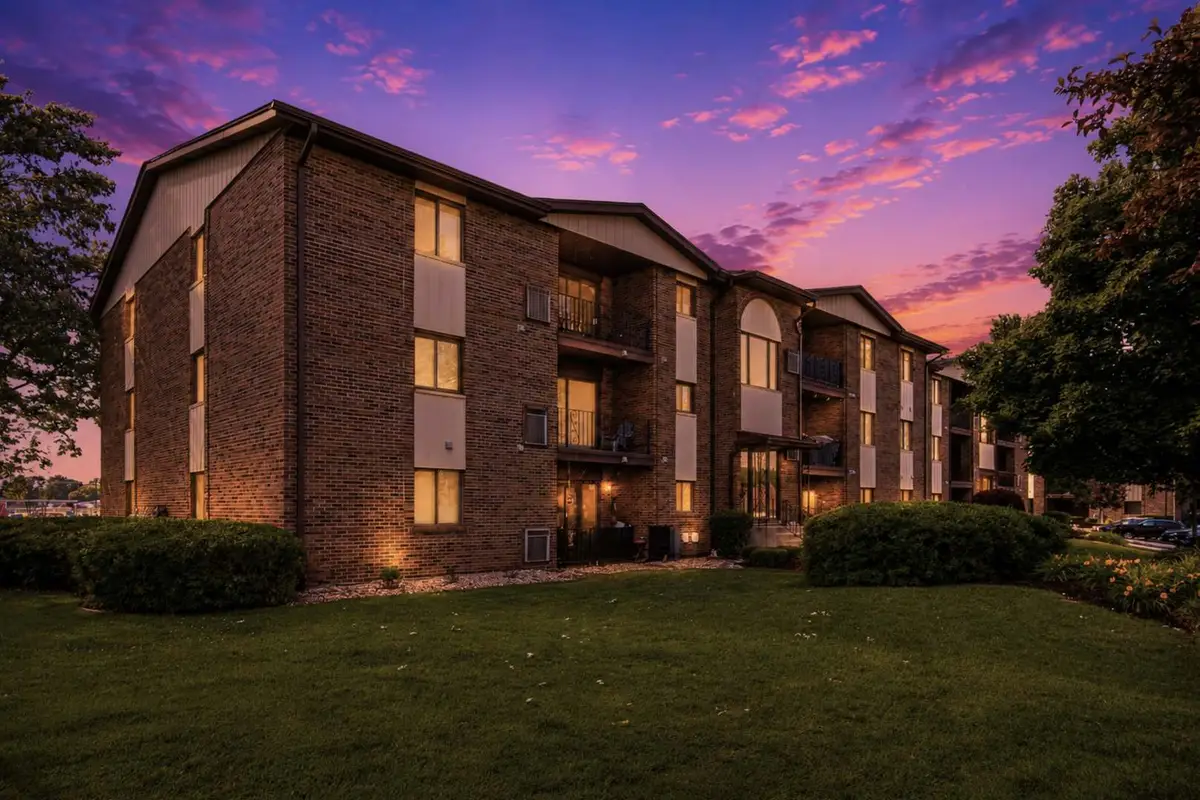 13935 Laramie Avenue #220, Crestwood, IL 60418 - #1