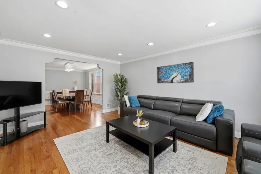 2924 W Jerome Street, Chicago, IL 60645 - #3