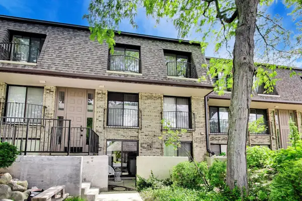 1714 Northfield Square #B, Northfield, IL 60093