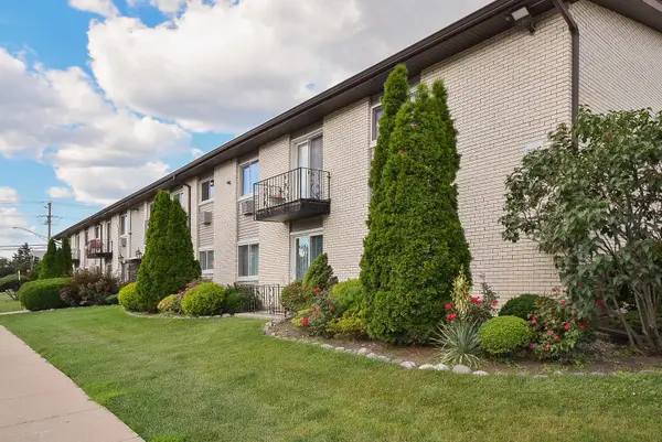 8999 Kennedy Drive #2C, Des Plaines, IL 60016