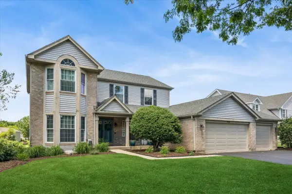 490 Flora Drive, Algonquin, IL 60102