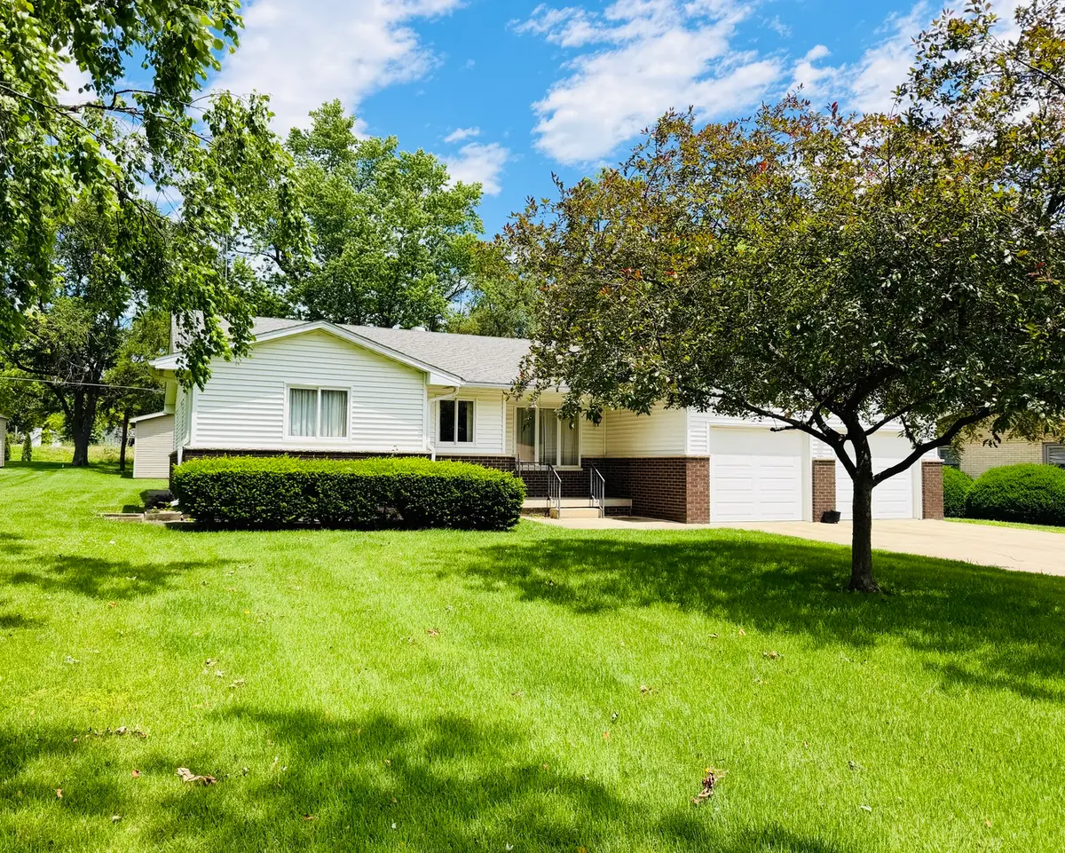 605 E Market Street, Farmer City, IL 61842 - #1