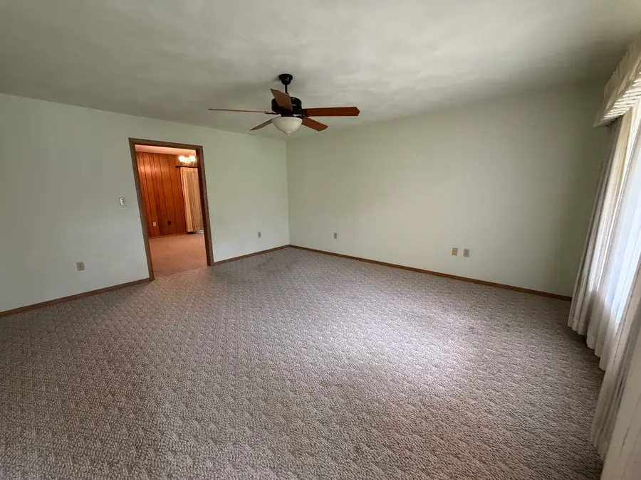 605 E Market Street, Farmer City, IL 61842 - #2