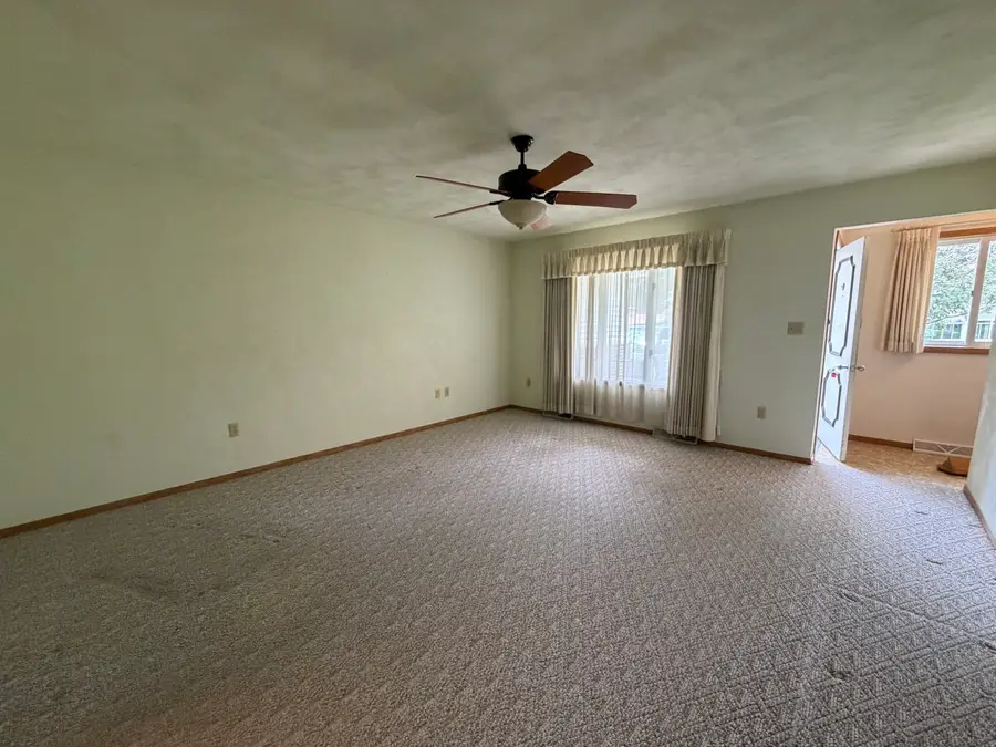 605 E Market Street, Farmer City, IL 61842 - #3