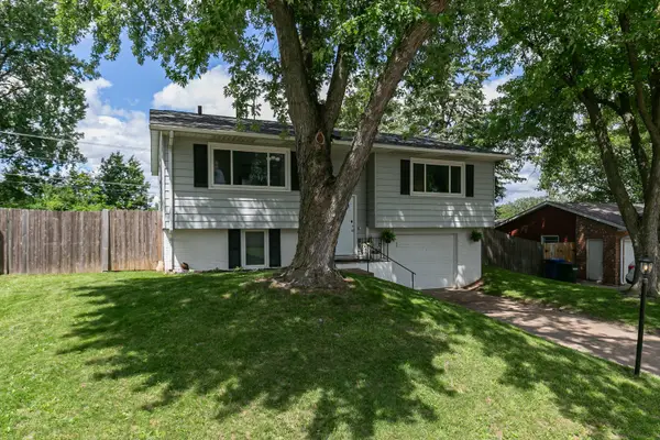 2912 E 35th Street, Davenport, IA 52807
