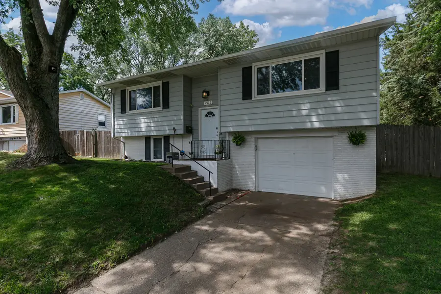 2912 E 35th Street, Davenport, IA 52807 - #3