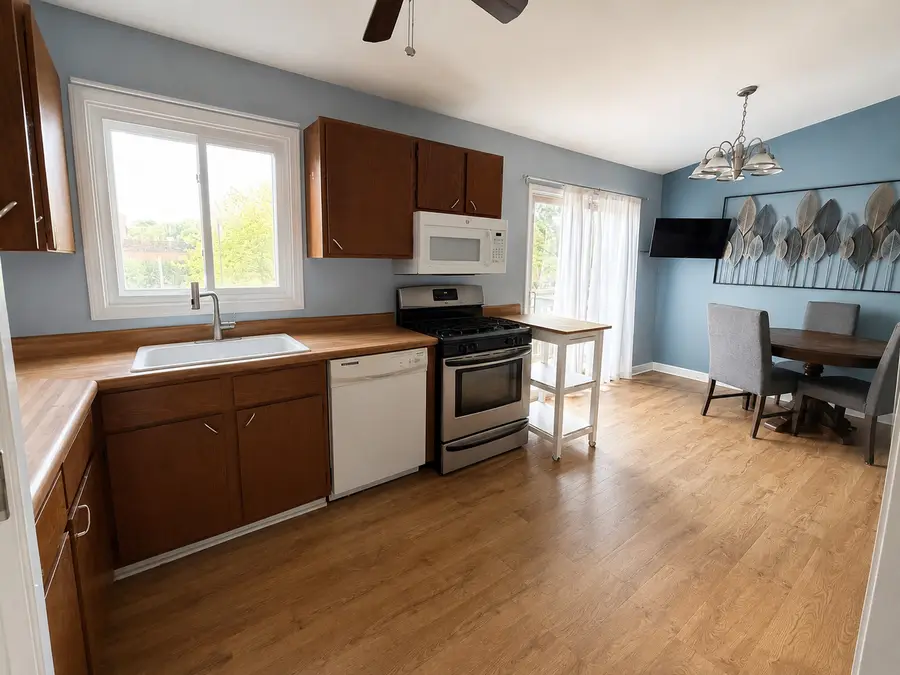 204 W Hawthorne Boulevard, Mundelein, IL 60060 - #2