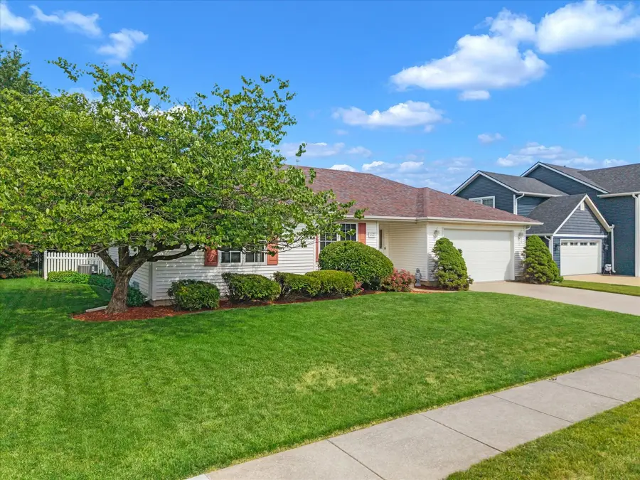 4421 Oak Street, Davenport, IA 52806 - #3