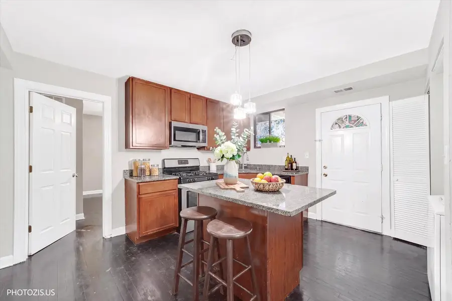 6254 N Bell Avenue #T, Chicago, IL 60659 - #3
