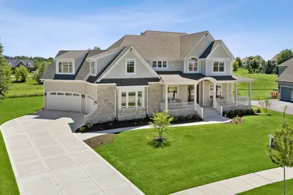 995 Redbud Lane, Sugar Grove, IL 60554