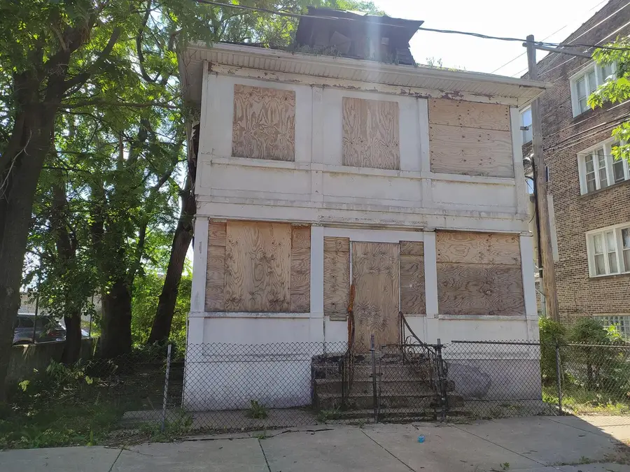 7909 S Essex Avenue, Chicago, IL 60617 - #3