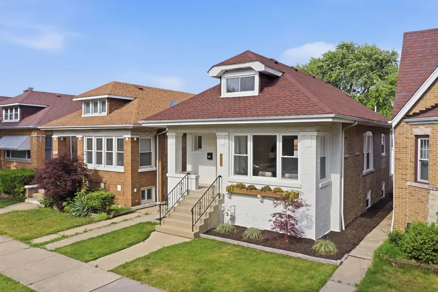 4431 N Marmora Avenue, Chicago, IL 60630 - #2