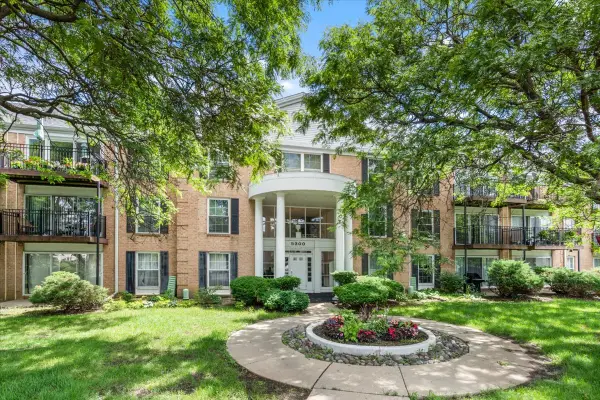 5300 Carriageway Drive #208, Rolling Meadows, IL 60008