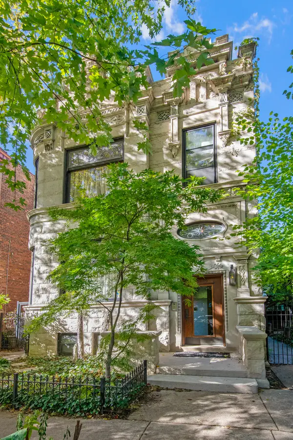 1652 N Leavitt Street, Chicago, IL 60647