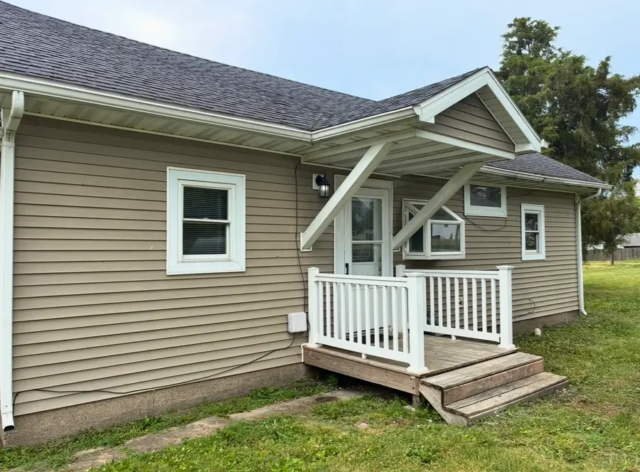 222 E Thompson Avenue, Hoopeston, IL 60942 - #2