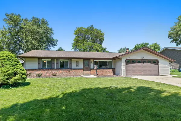 616 Clover Lane, Schaumburg, IL 60193