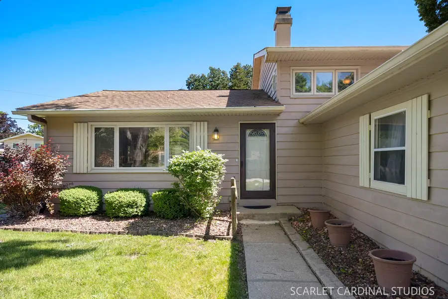 2120 Meadow Drive, Lindenhurst, IL 60046 - #3