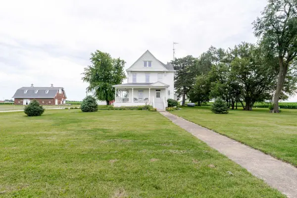 27231 E 3000 North Road, Chenoa, IL 61726