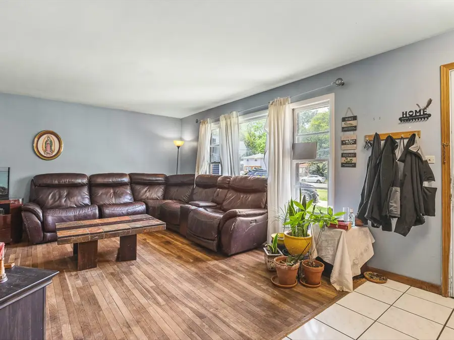 219 Walter Court, Elgin, IL 60123 - #3