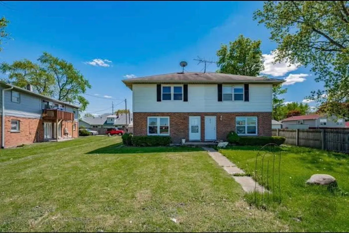 390 W Indian Trail, Aurora, IL 60506 - #1