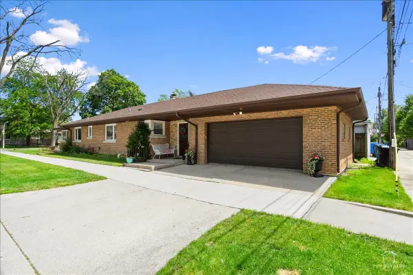 6250 N Kedvale Avenue, Chicago, IL 60646