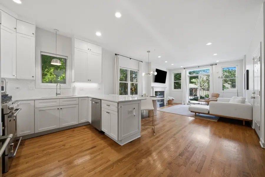 1109 W Cornelia Avenue #1W, Chicago, IL 60657 - #2