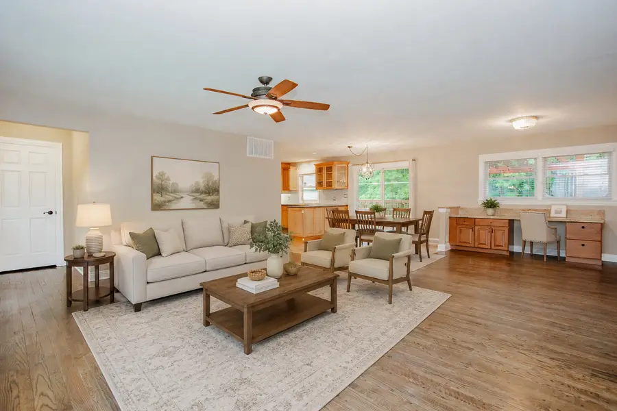 1317 N Oakwood Drive, McHenry, IL 60050 - #2